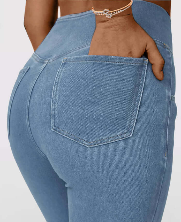 (Compre 01 LEVE 02 UNIDADES) Calça Jeans Diva™ com Cintura Alta Cruzada / A Mais Soltinha e Fresca do Mercado - Último dia de Promoção